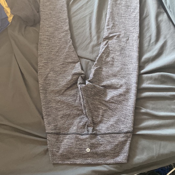 size 6 lulu leggings. barely worn - Picture 2 of 4